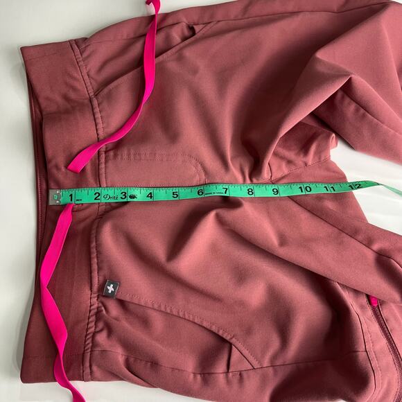 COPY - FIGS Scrub Set Catarina One-Pocket Scrub Top Zamora Jogger Pants XSP Mau… - Picture 11 of 16